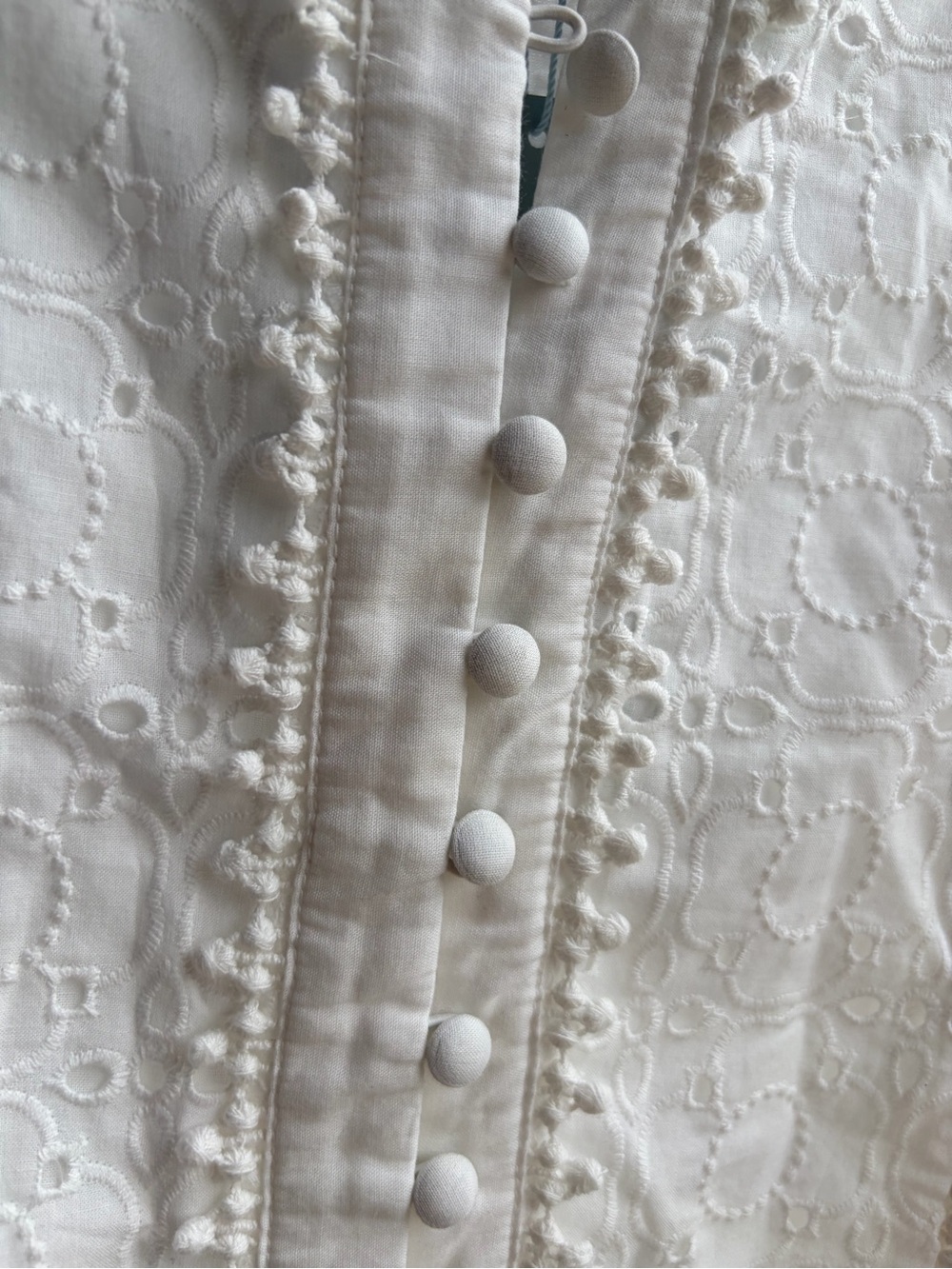 🆕🤍Antonio Melani White Eyelet Lace Dress Size 6 Boho Cottagecore Front Mini - Picture 9 of 17